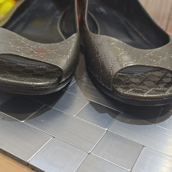 Gucci Metallic Gray Peep-Toe Flats - Picture 4 of 11